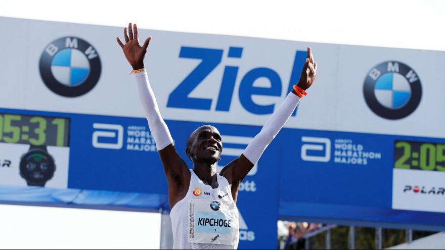 الیود کیپچوگه، دونده کنیایی رکورد ماراتن را شکست